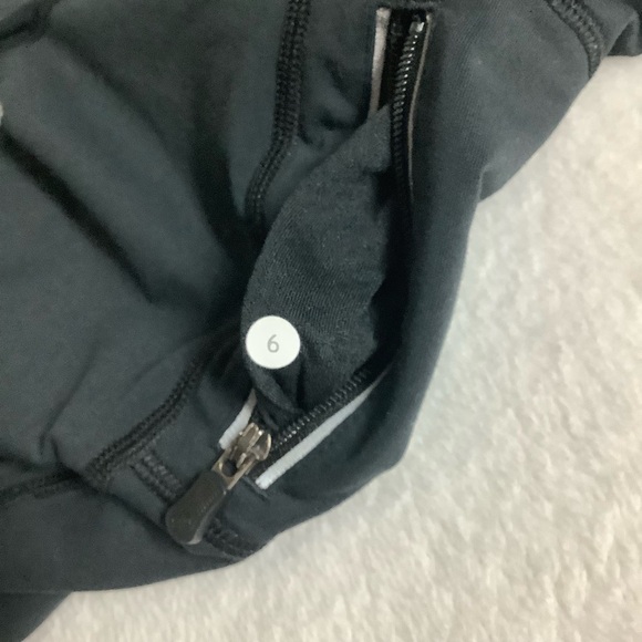 Lululemon Cropped Leggings Black Size 6 - Picture 3 of 8